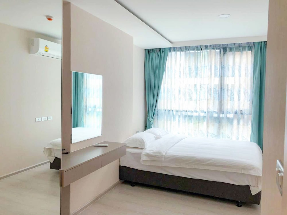 Family Room, 2 Bedrooms, Non Smoking, Pool View photo 1