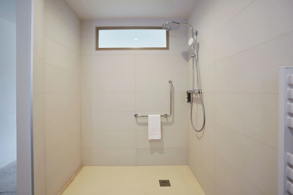Club Double or Twin Room, 2 Twin Beds, Accessible, Ground Floor - Photo 7
