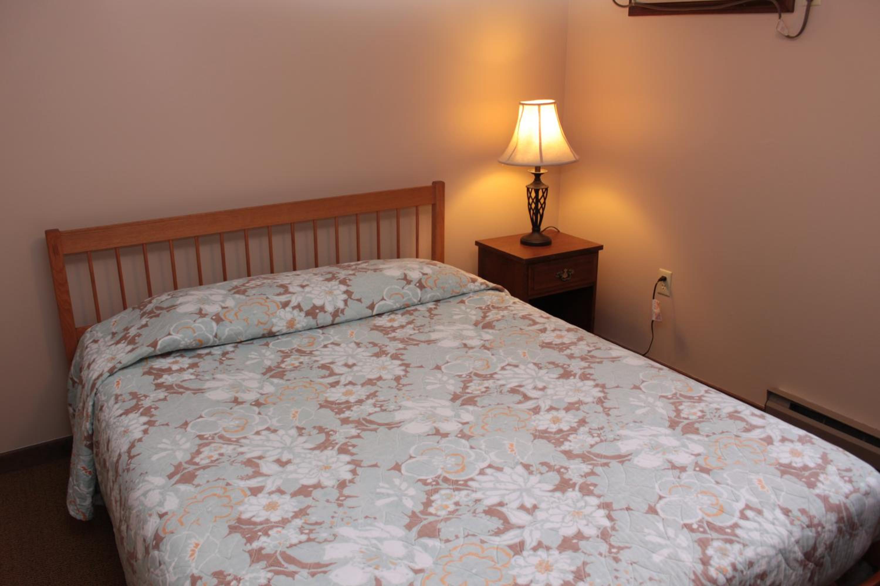 Two Room Queen Suite - with Air Conditioning (no pets +no smoking)