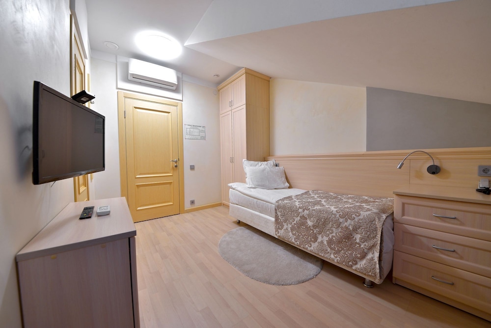 Standard Single Room with Air Conditioning photo 3