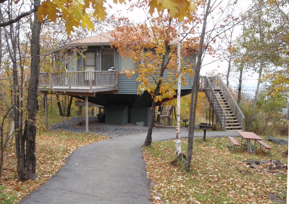 Villa #10- Loony Bin photo 2