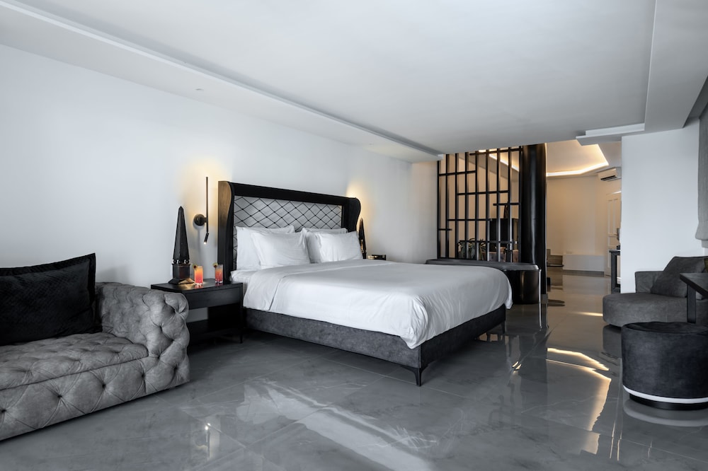 Mystery Suite - Photo 1