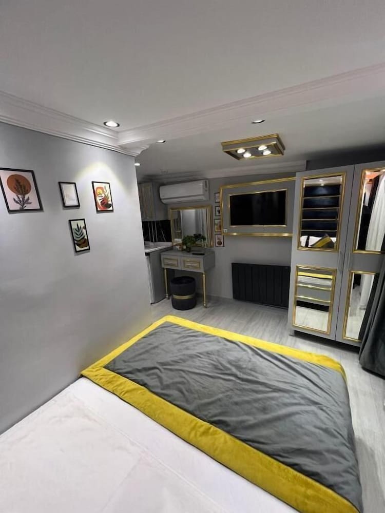Deluxe Studio Suite photo 3