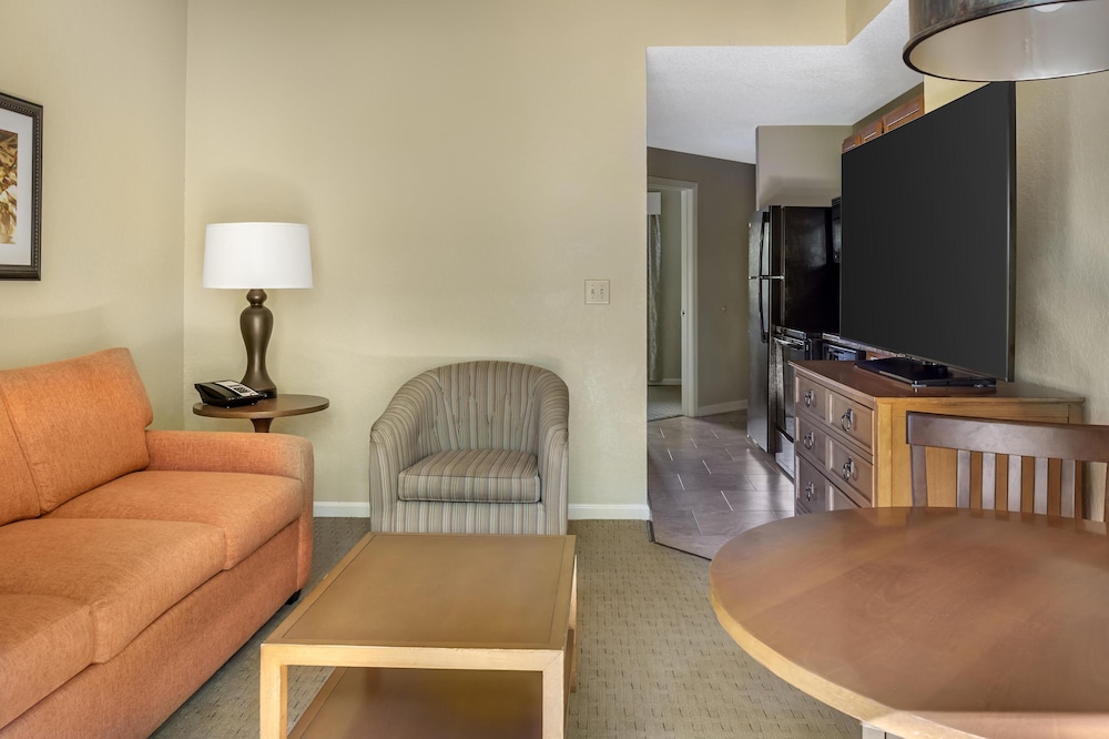 1 Bedroom 1 Queen Suite with Sofabed