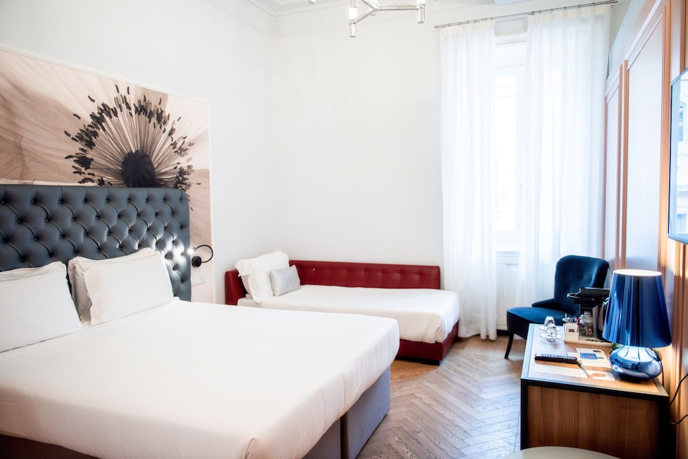 Executive Room thumbnail 6