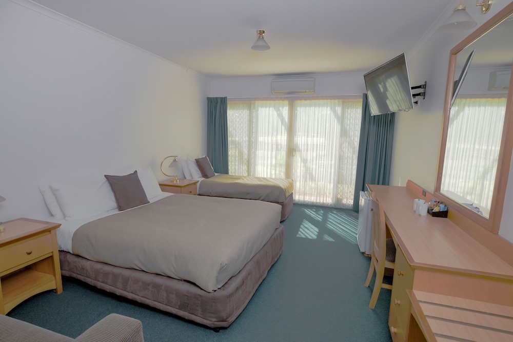 Standard Queen Room photo 1
