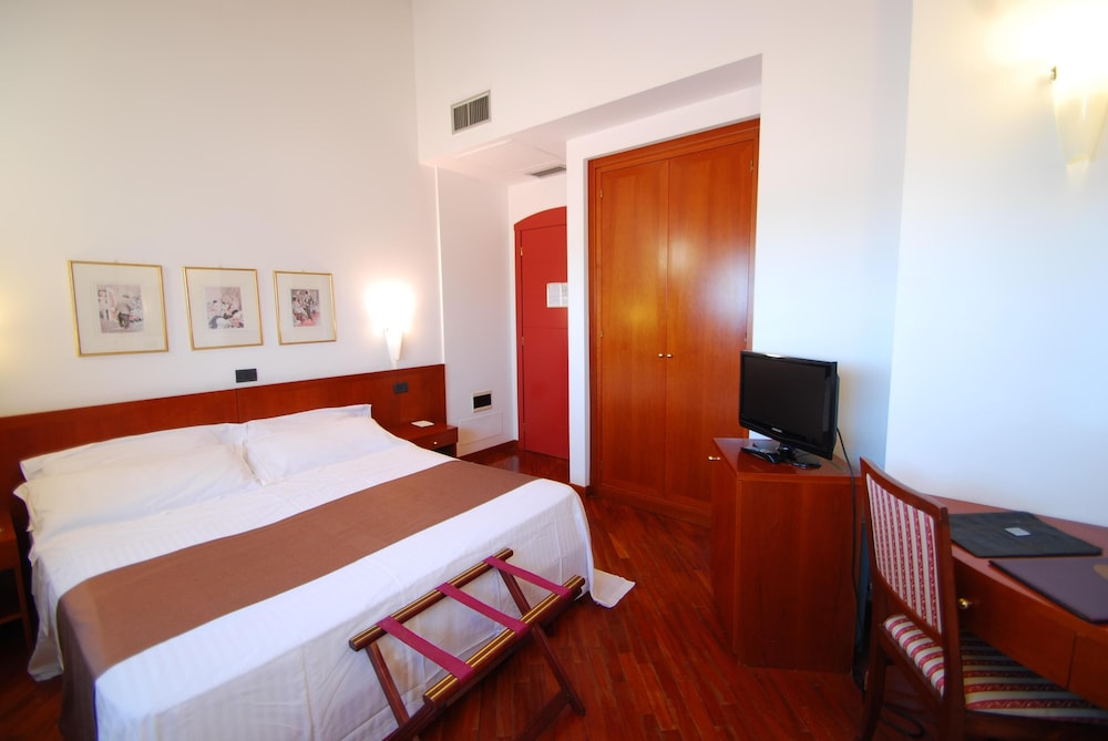 Standard Double Room - Photo 2