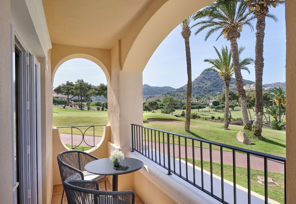 Room, 1 King Bed, Terrace, Golf View (Grand Club Access)