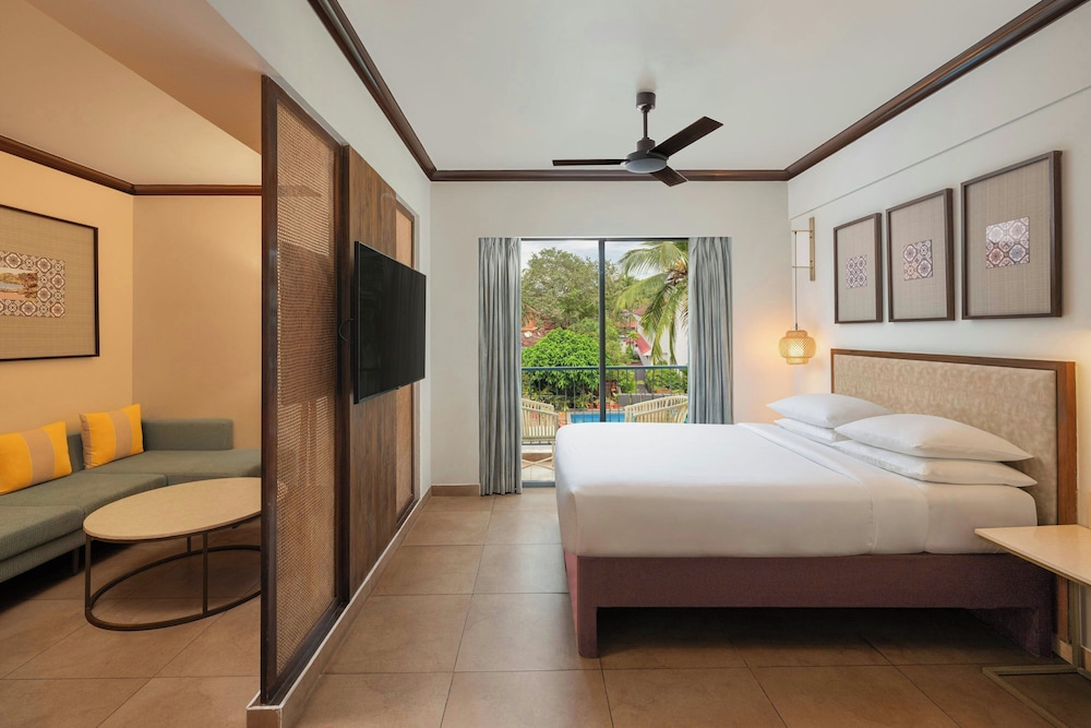 Studio Suite, 1 Queen Bed, Pool View photo 2