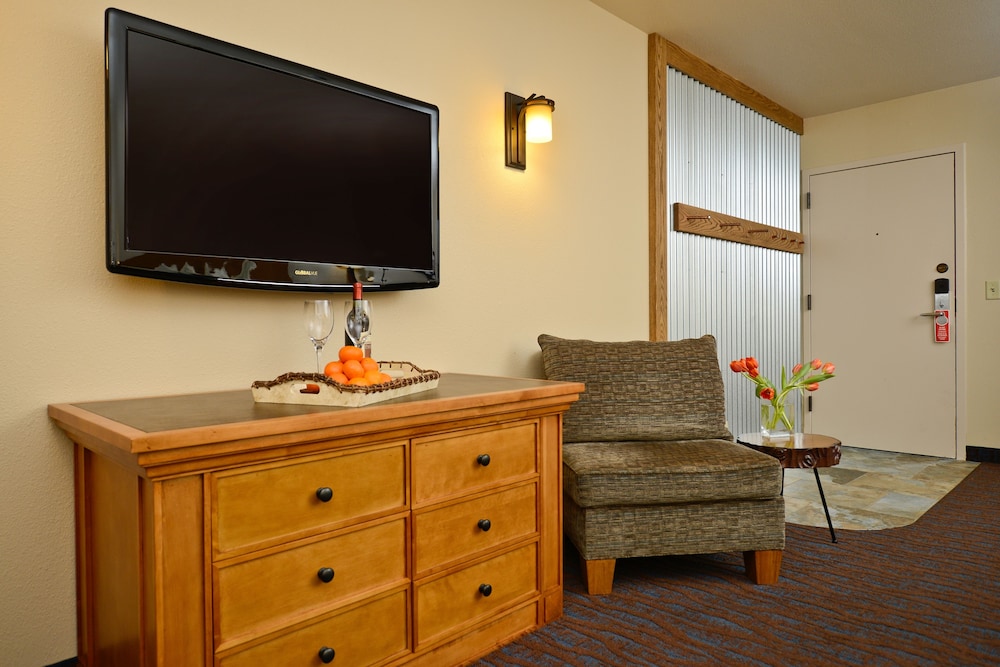 Room, 2 Queen Beds, Courtyard Area - Photo 5