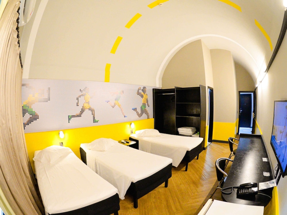 Executive Apartment, 3 Twin Beds - Photo 1