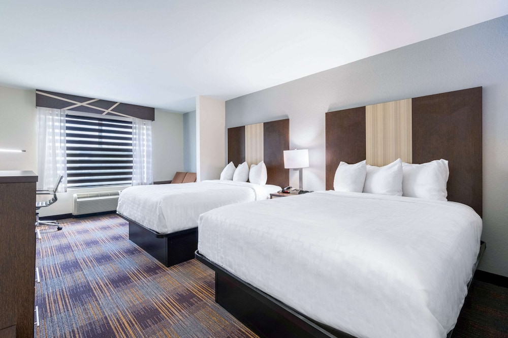 Suite, Multiple Beds, Non Smoking - Photo 2