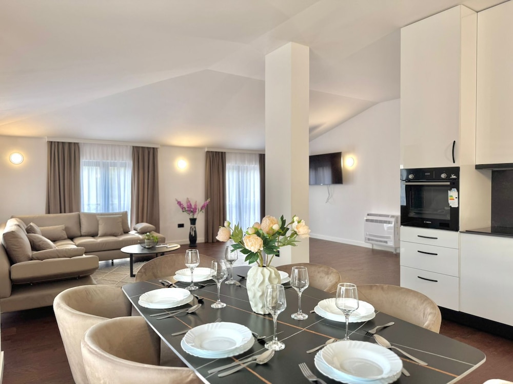 Deluxe Apartment, City View