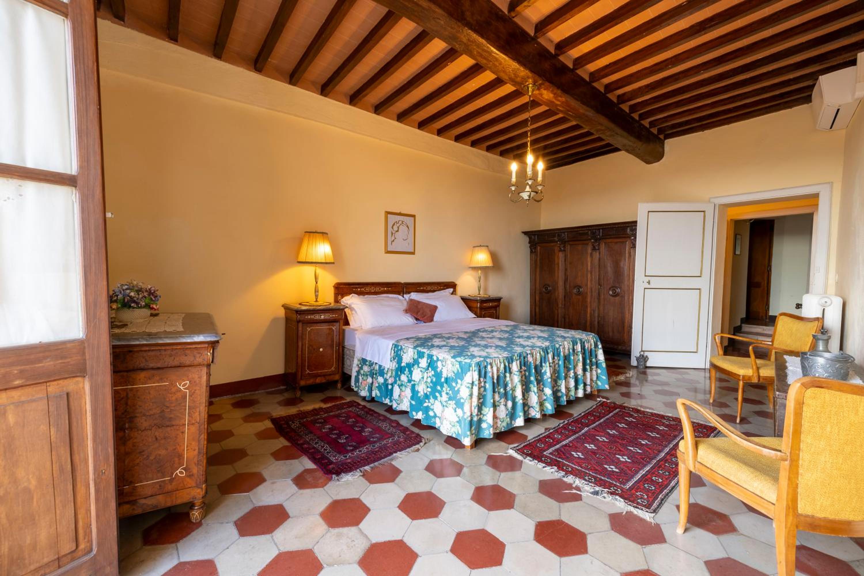 Large Double Room photo 2