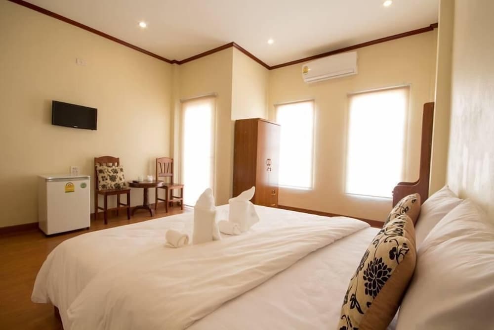 Standard Double or Twin Room - Photo 6