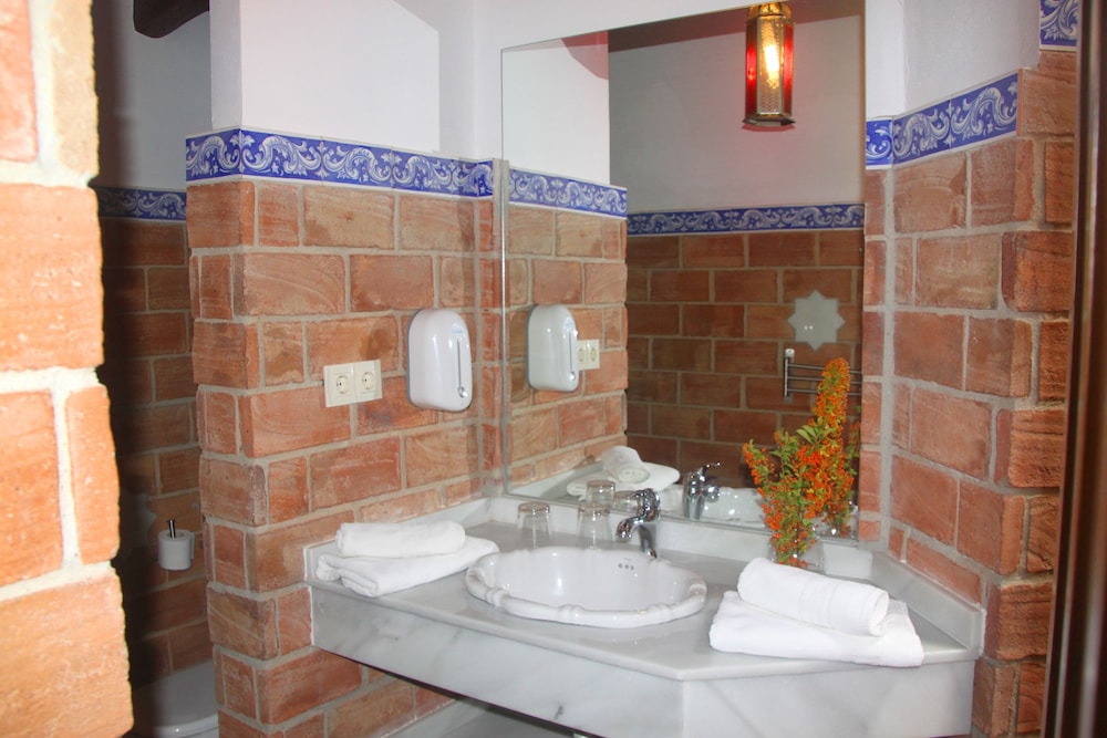 Deluxe Studio Suite (2) - Photo 5