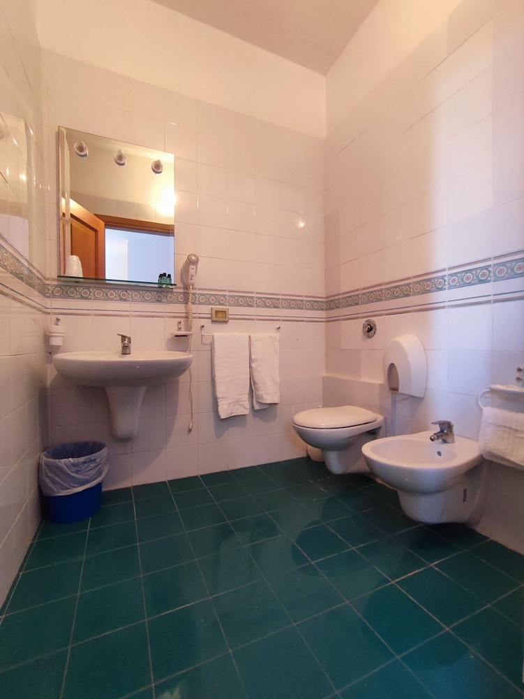 Standard Triple Room photo 3