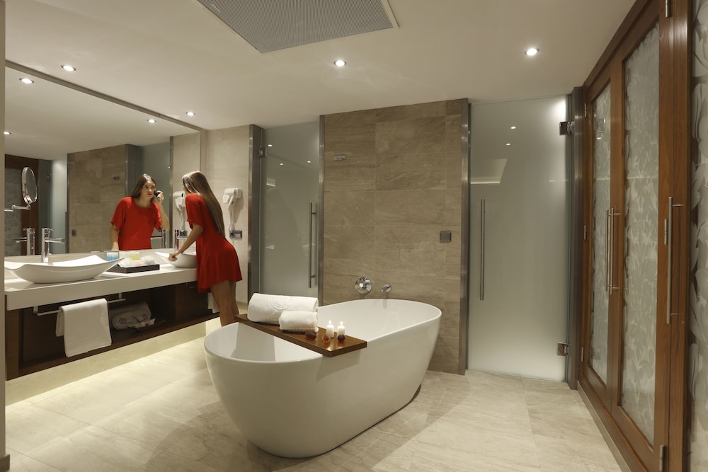 Mirage Club One Bedroom Suite With Jacuzzi - Adults Only