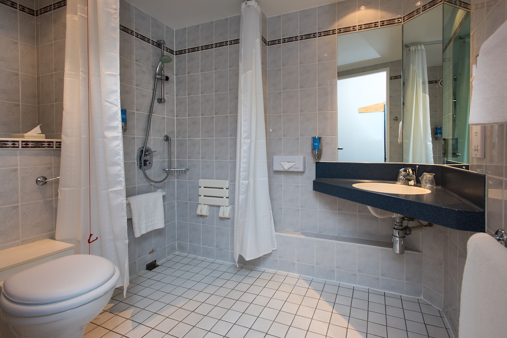Standard Room, 2 Twin Beds, Accessible (with Free Hot Breakfast) - Photo 1