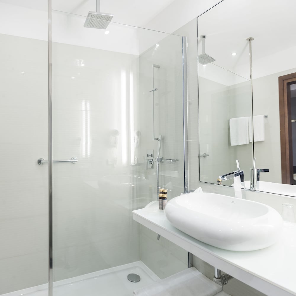 Suite, 1 King Bed, Accessible, River View (Terrace Access) photo 2