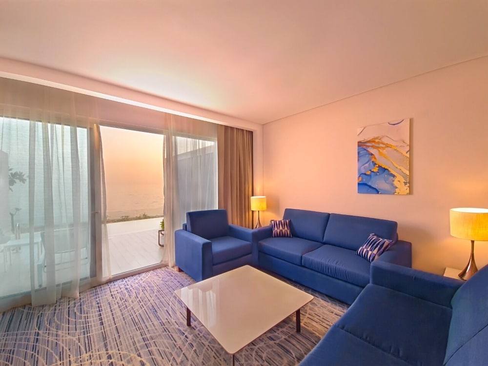 Three-Bedroom Villa with Private Pool photo 3