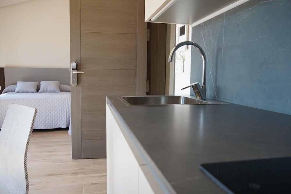 Deluxe Studio Suite