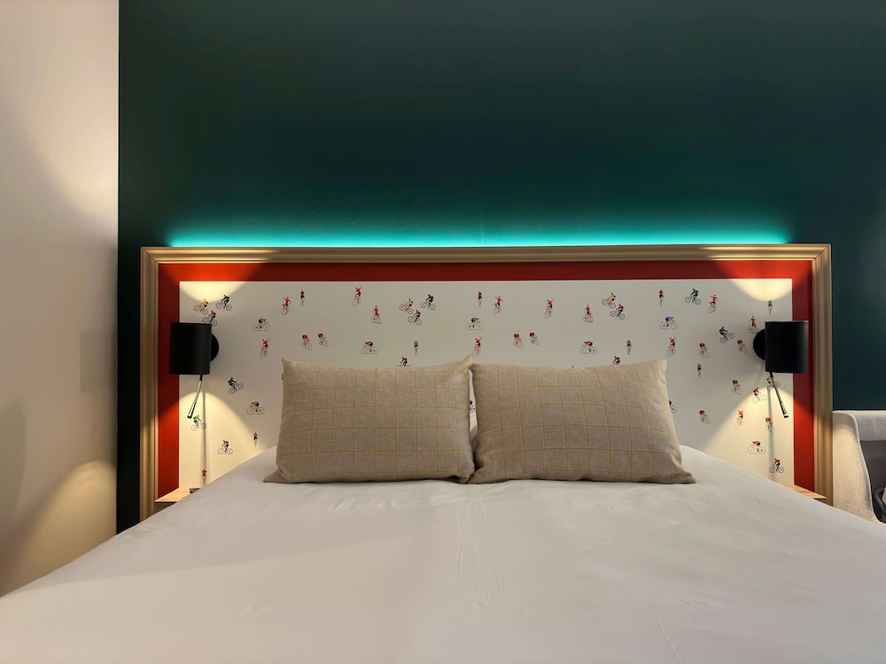 Standard Room, 1 Queen Bed, Non Smoking - Photo 1