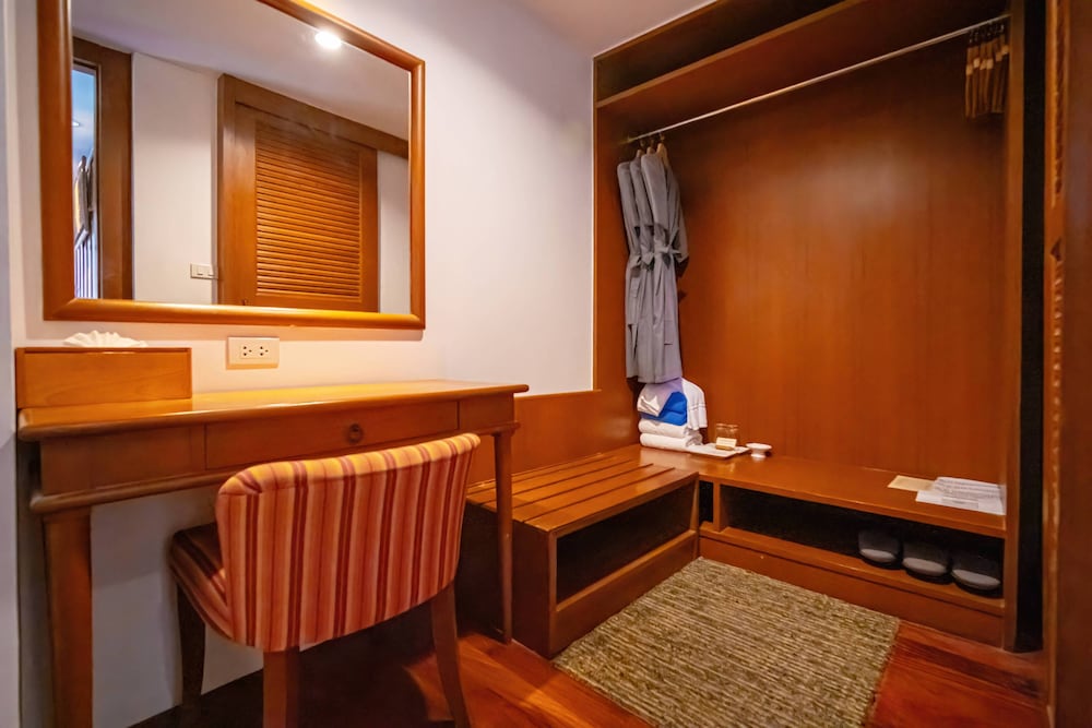 Premier Suite - Photo 5