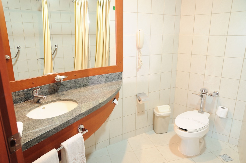 Suite, 2 Queen Beds - Photo 2