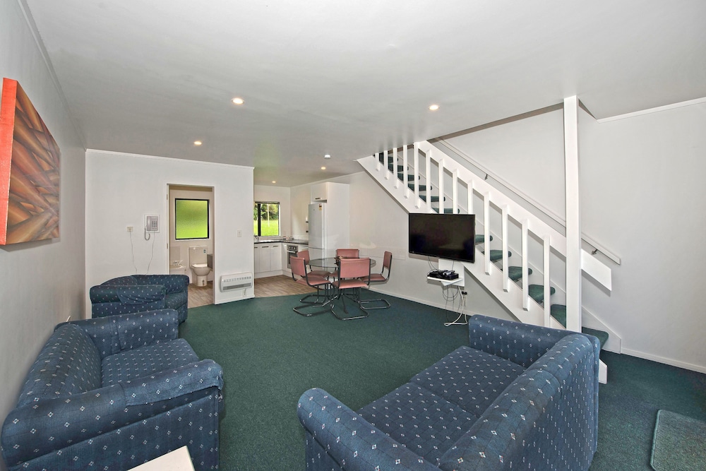 Standard Suite, 2 Bedrooms, Non Smoking, Kitchen (Unit) photo 1