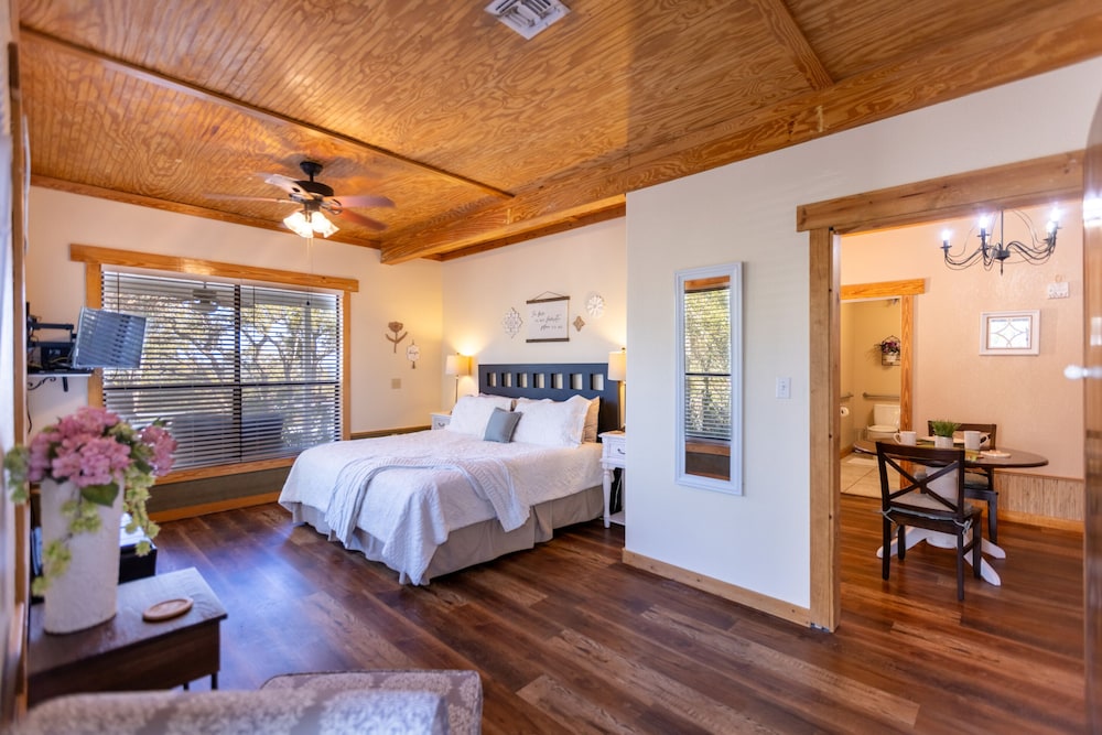 Duplex, Private Bathroom, Valley View (Hilltop Room) photo 3