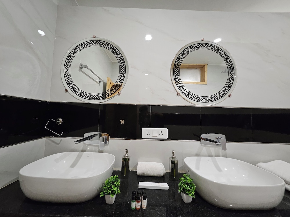 Deluxe Studio Suite