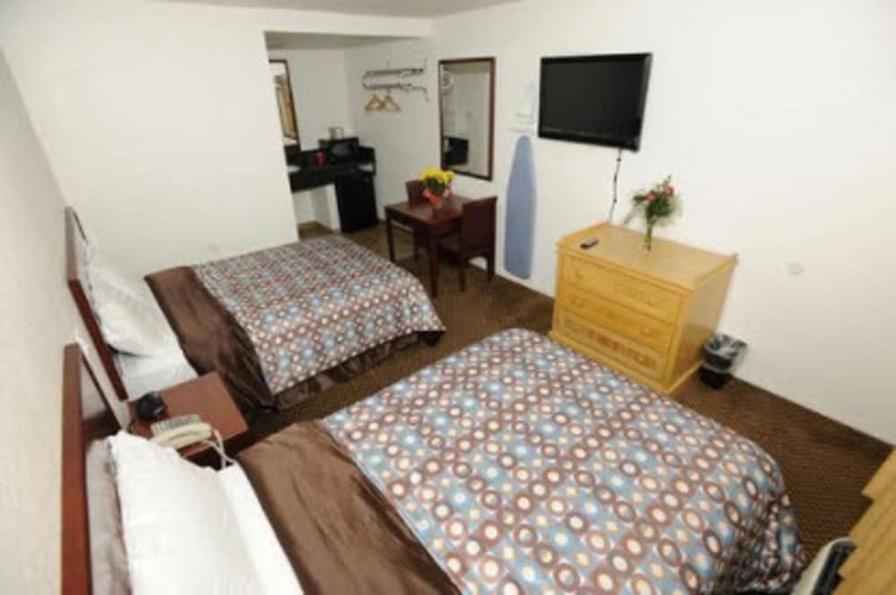 Room, 2 Queen Beds, Non Smoking photo 1