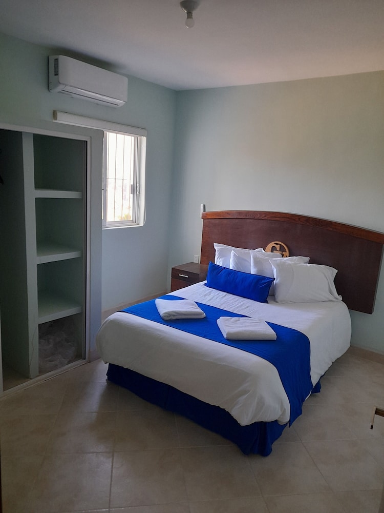 Suite, 3 Bedrooms, Sea View (E) photo 2