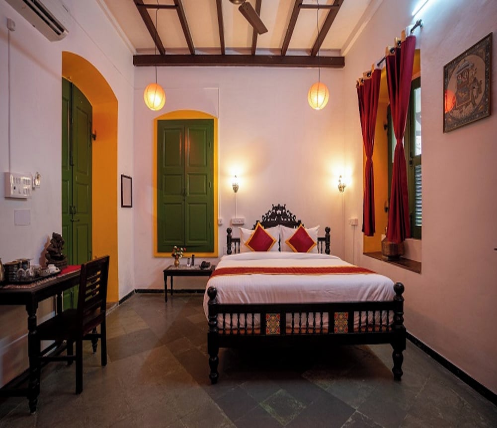 Deluxe Room - Photo 7