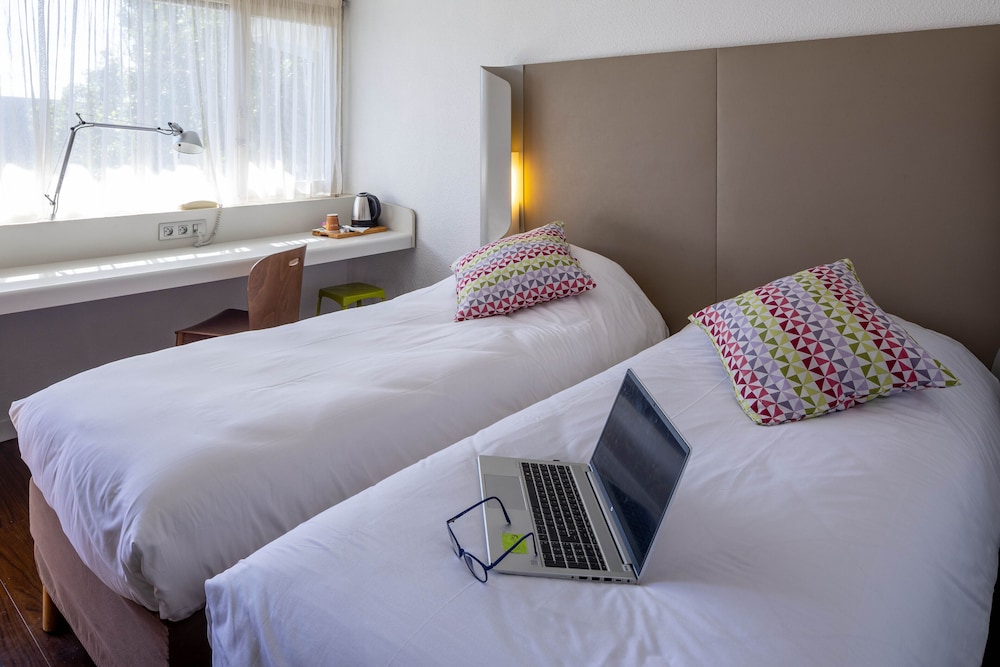 Standard Twin Room - Photo 4