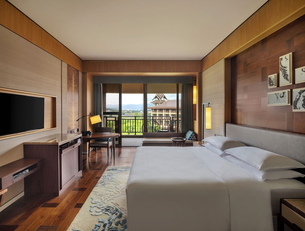 Grand Deluxe King, Guest room, 1 King, Garden view, Balcony photo 1