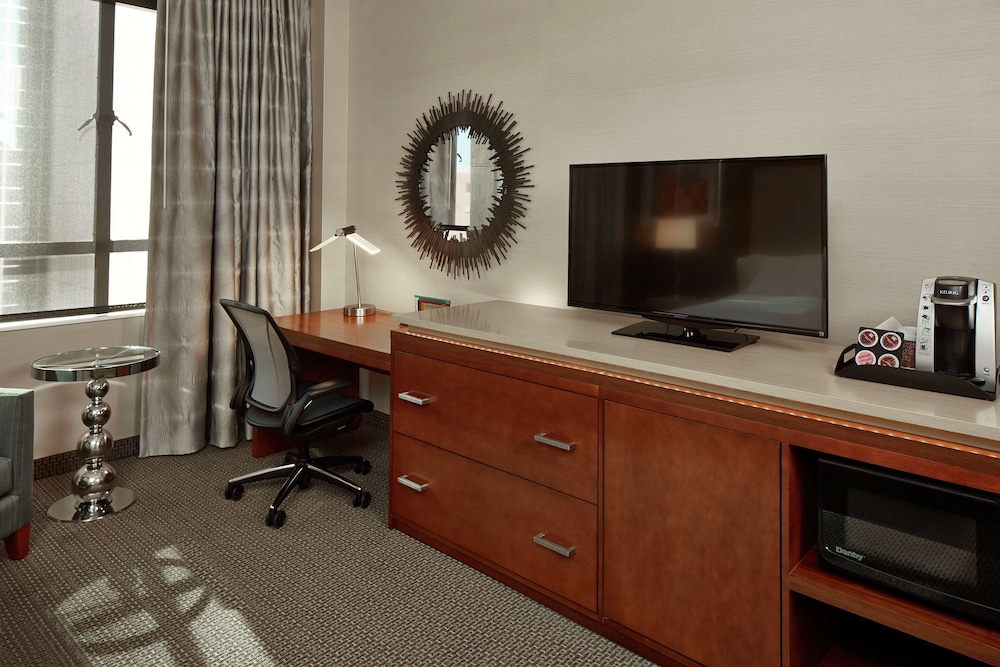 Junior Suite, 1 King Bed photo 2