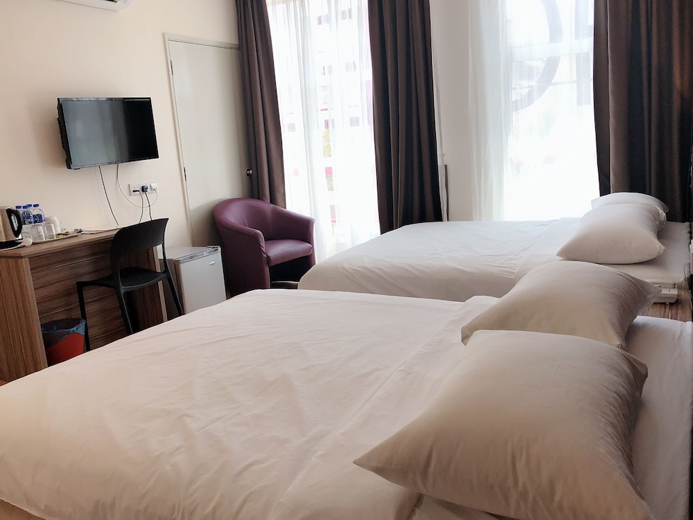 Deluxe Quadruple Room photo 2