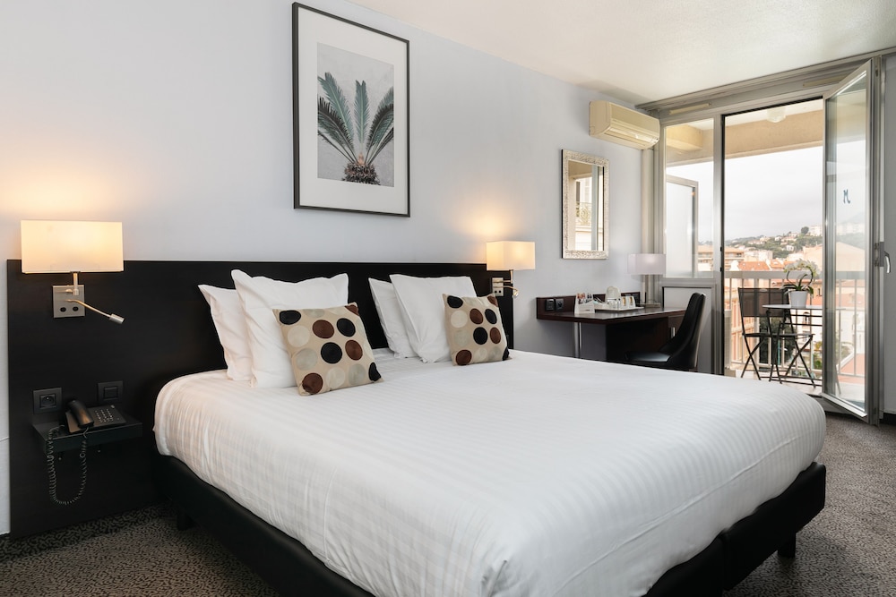 Superior Room, 1 King Bed, Non Smoking, Balcony (Twin bed on request) - Photo 1