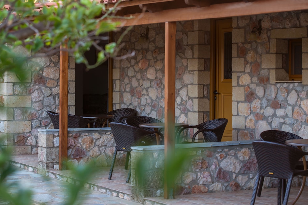 Studio, Kitchenette, Courtyard Area photo 2