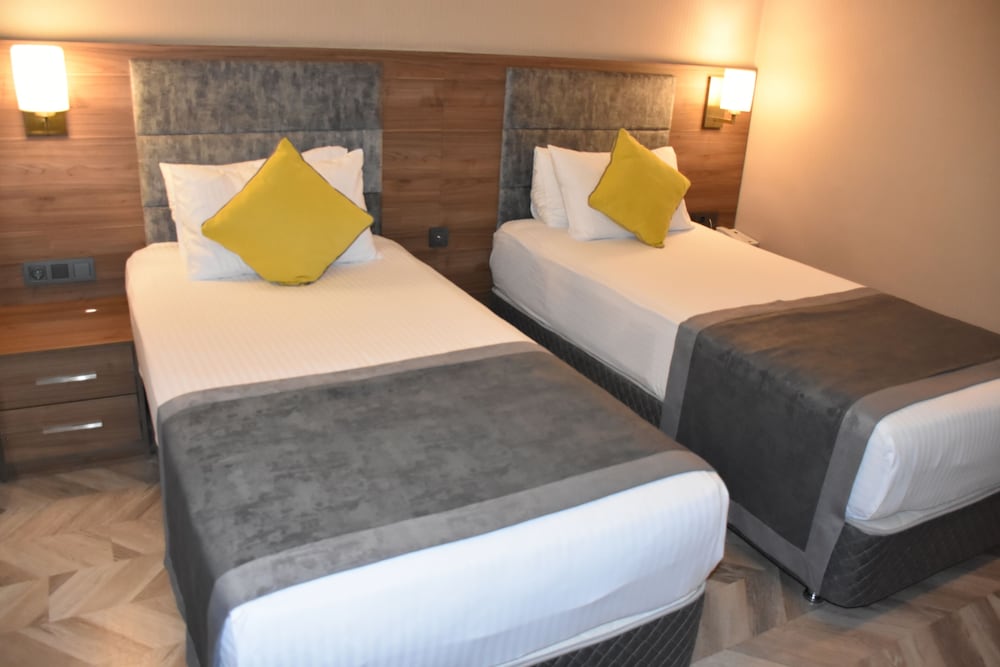 Standard Twin Room - Photo 1