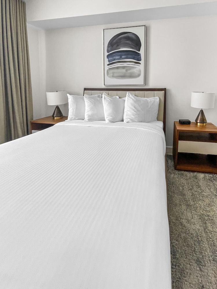 Standard Room, 1 Queen Bed, Golf View (Grand Room Golf View) photo 2