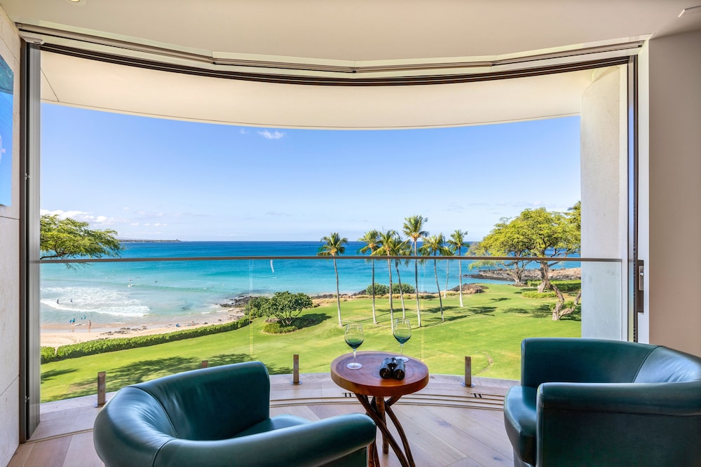 Deluxe Studio, Balcony, Beach View photo 3