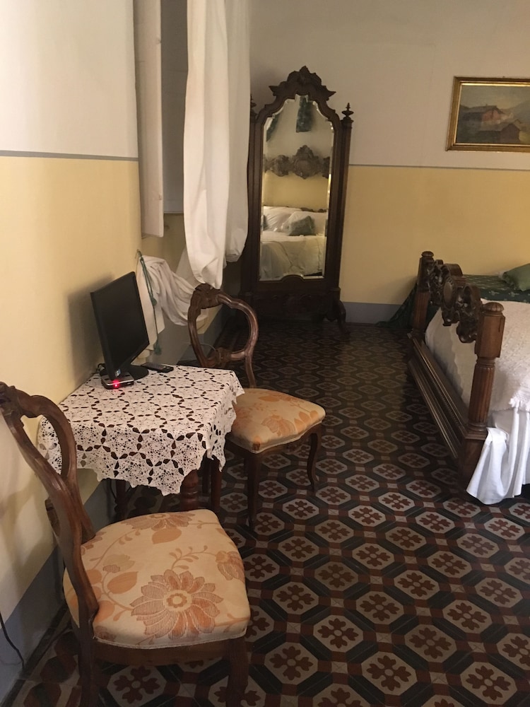 Classic Double Room, 1 Bedroom, Private Bathroom photo 3