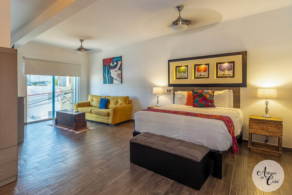 Comfort Studio, 1 Queen Bed with Sofa bed, Pool Access photo 2