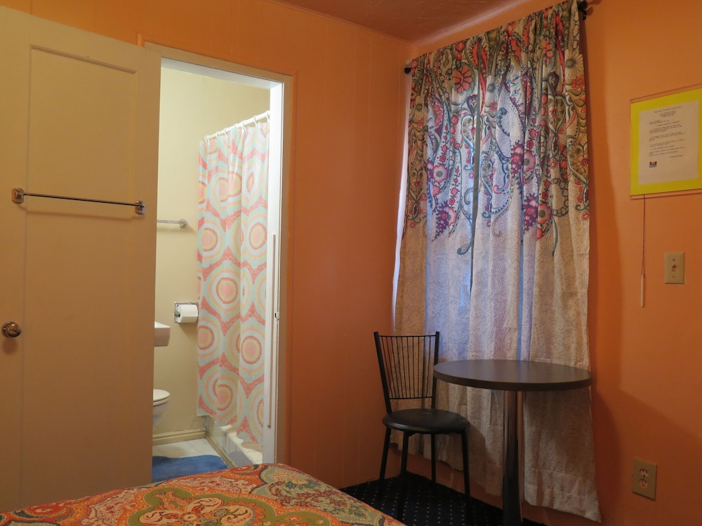 Comfort Single Room, 1 Queen Bed, Ground Floor photo 3
