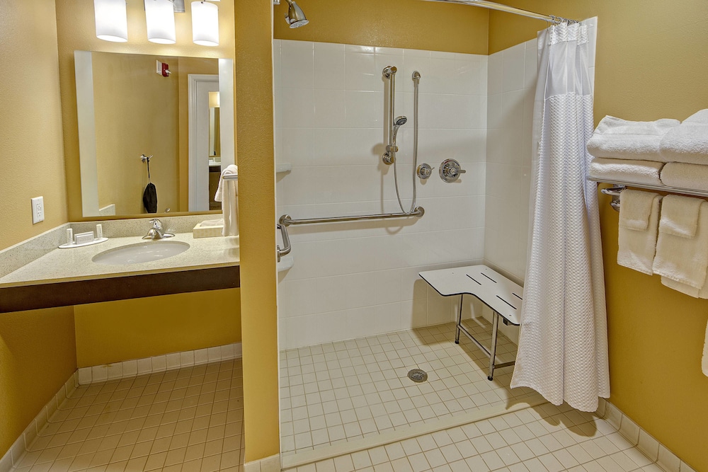 Suite, 1 Bedroom (Mobility/Hearing Access, Roll-In Shwr)