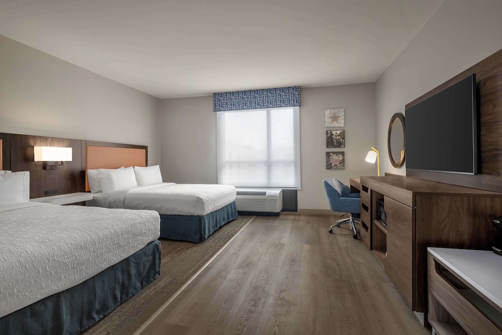 Room, 2 Queen Beds, Accessible (Mobility & Hearing, Roll-In Shower) - Photo 1
