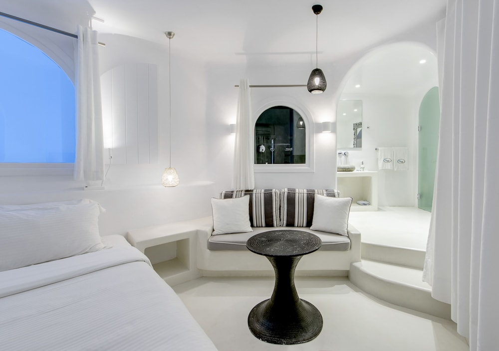 Honeymoon Suite - Photo 1
